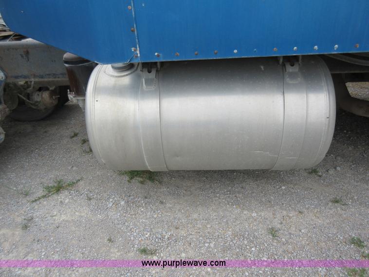 image for item AO9140 1994 Peterbilt 379 semi truck