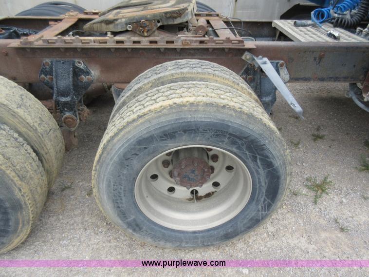 image for item AO9140 1994 Peterbilt 379 semi truck