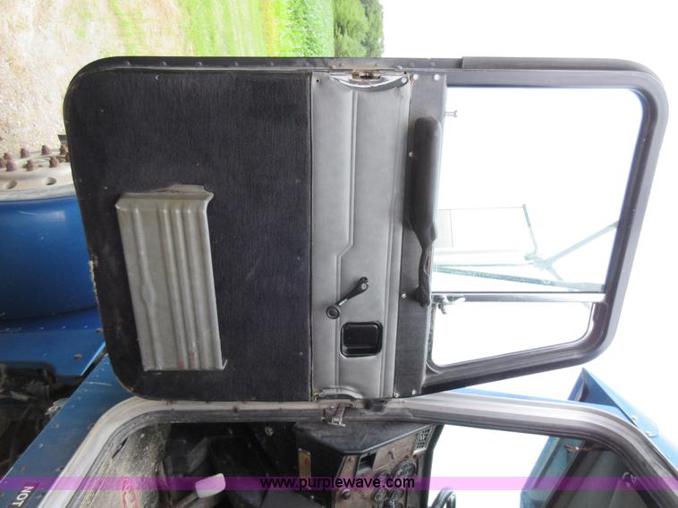 image for item AO9140 1994 Peterbilt 379 semi truck