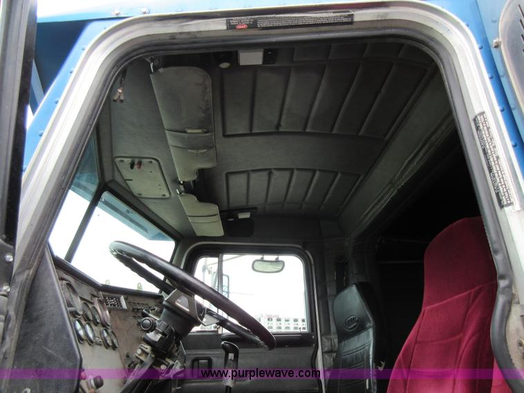 image for item AO9140 1994 Peterbilt 379 semi truck