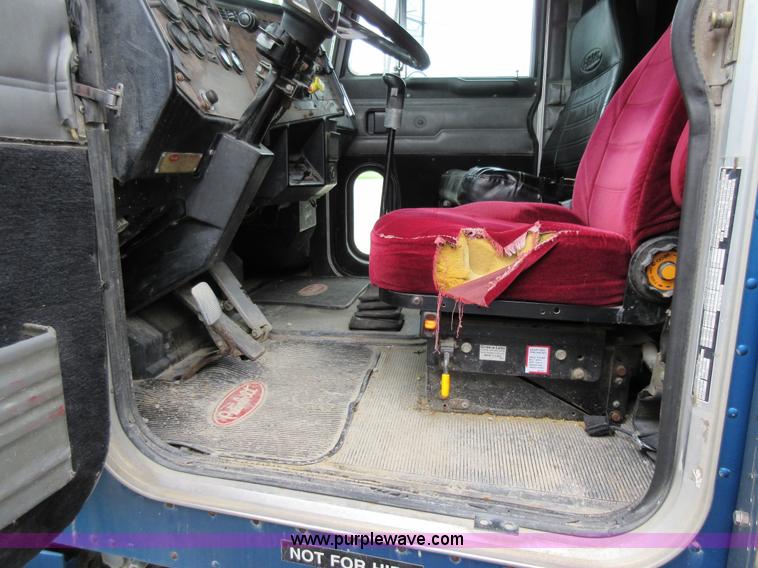 image for item AO9140 1994 Peterbilt 379 semi truck