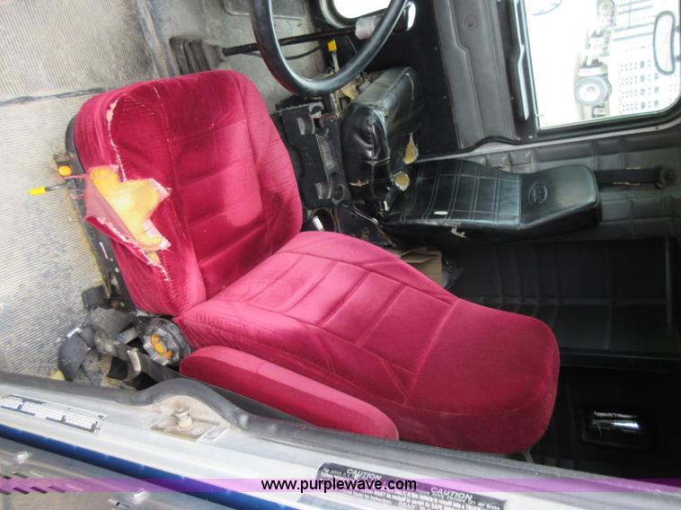 image for item AO9140 1994 Peterbilt 379 semi truck