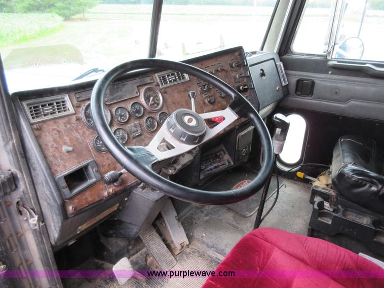 image for item AO9140 1994 Peterbilt 379 semi truck