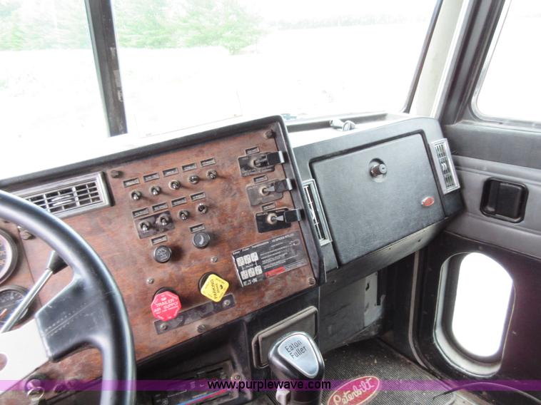 image for item AO9140 1994 Peterbilt 379 semi truck
