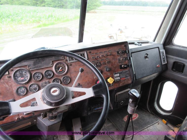 image for item AO9140 1994 Peterbilt 379 semi truck