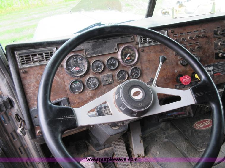 image for item AO9140 1994 Peterbilt 379 semi truck