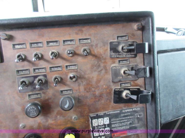 image for item AO9140 1994 Peterbilt 379 semi truck