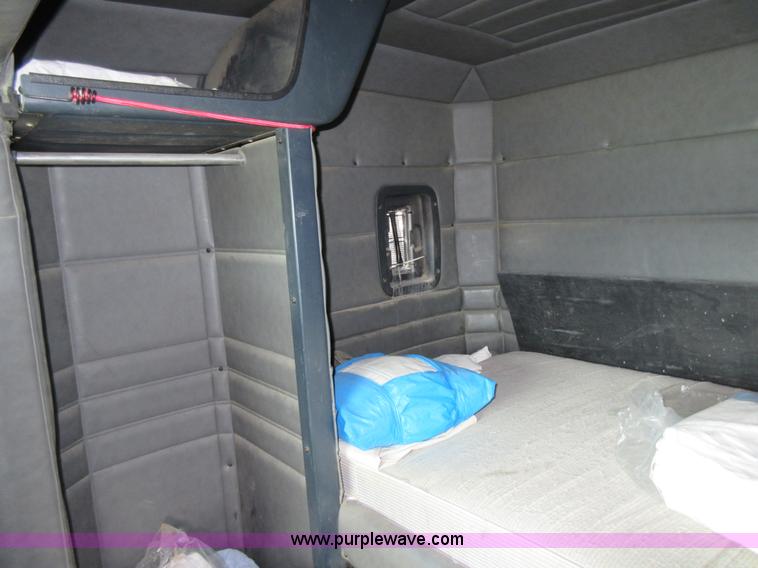 image for item AO9140 1994 Peterbilt 379 semi truck