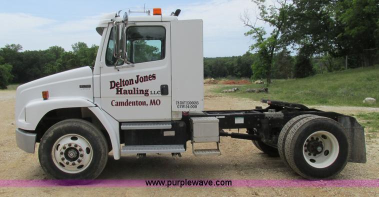 image for item BS9187 1998 Freightliner FL70 semi truck