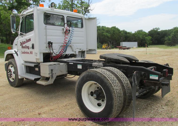 image for item BS9187 1998 Freightliner FL70 semi truck