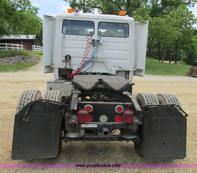 image for item BS9187 1998 Freightliner FL70 semi truck