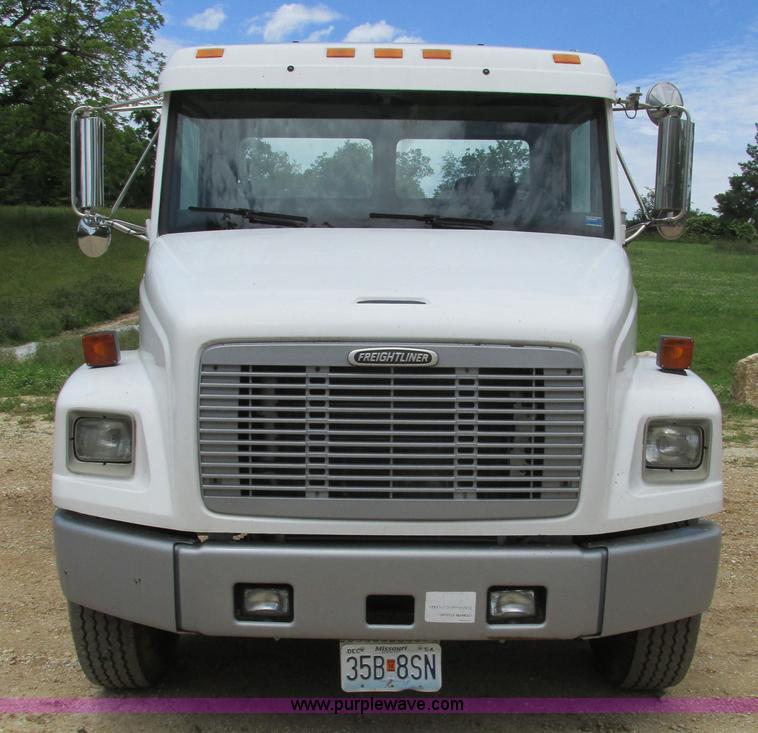 image for item BS9187 1998 Freightliner FL70 semi truck