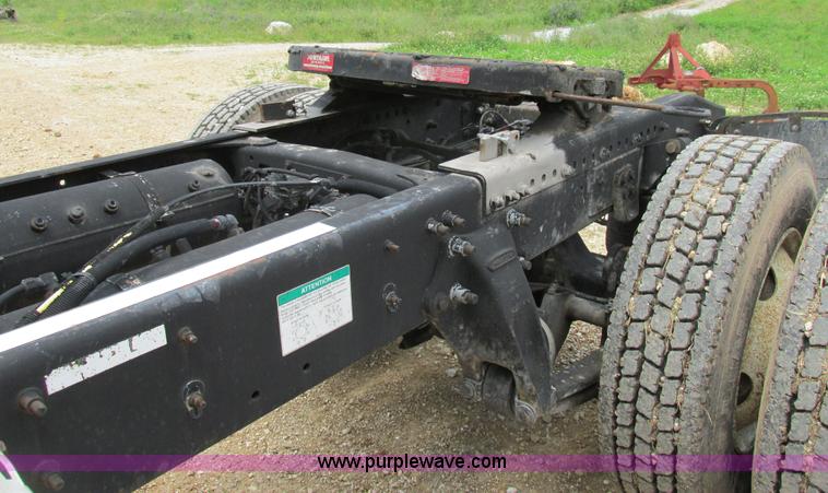 image for item BS9187 1998 Freightliner FL70 semi truck