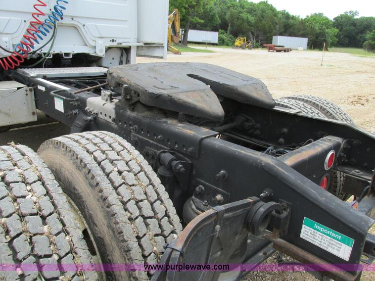 image for item BS9187 1998 Freightliner FL70 semi truck