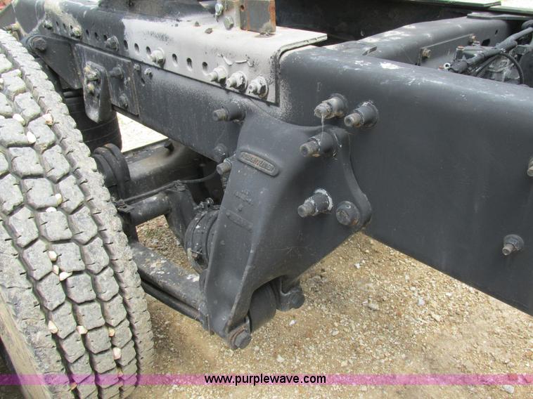 image for item BS9187 1998 Freightliner FL70 semi truck