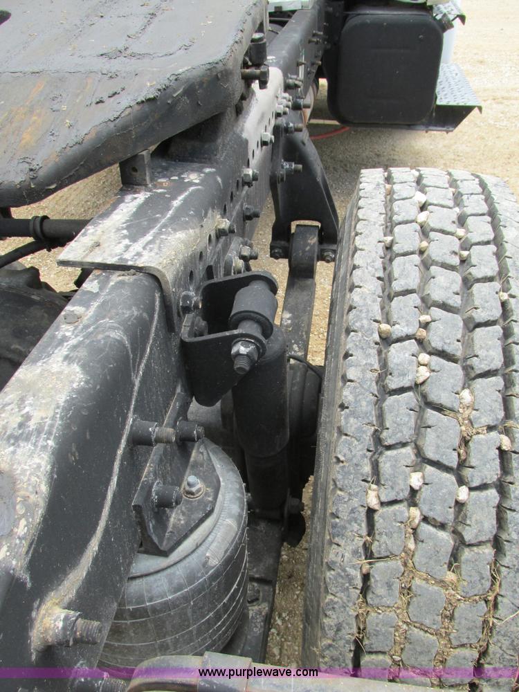 image for item BS9187 1998 Freightliner FL70 semi truck