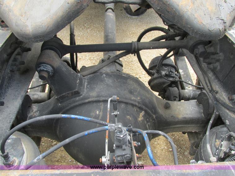 image for item BS9187 1998 Freightliner FL70 semi truck