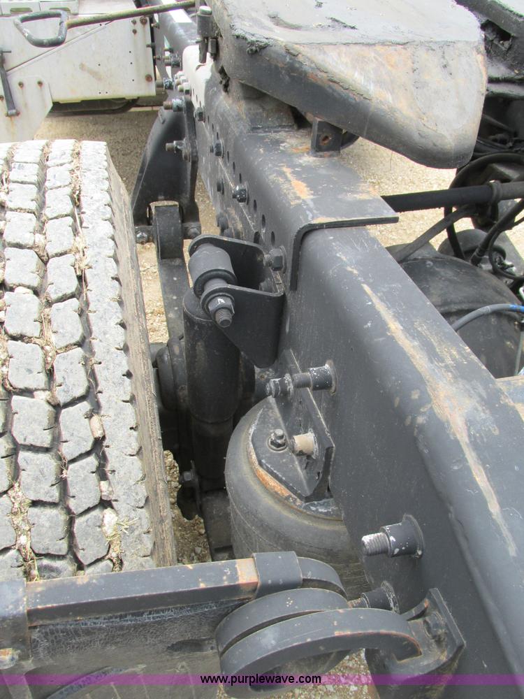 image for item BS9187 1998 Freightliner FL70 semi truck