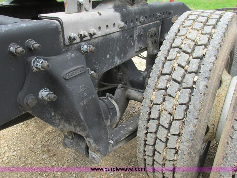 image for item BS9187 1998 Freightliner FL70 semi truck