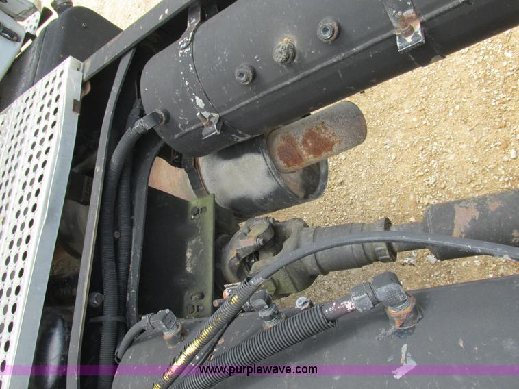 image for item BS9187 1998 Freightliner FL70 semi truck