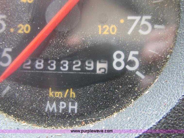 image for item BS9187 1998 Freightliner FL70 semi truck