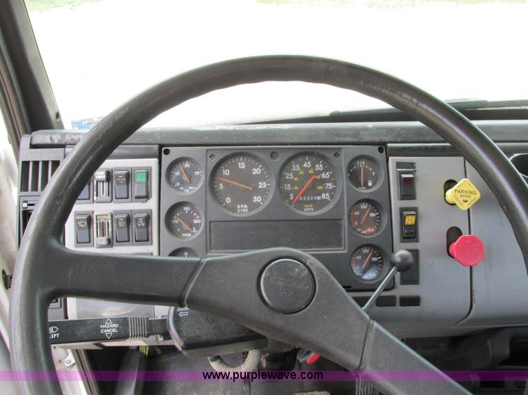 image for item BS9187 1998 Freightliner FL70 semi truck