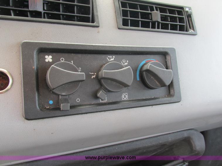 image for item BS9187 1998 Freightliner FL70 semi truck