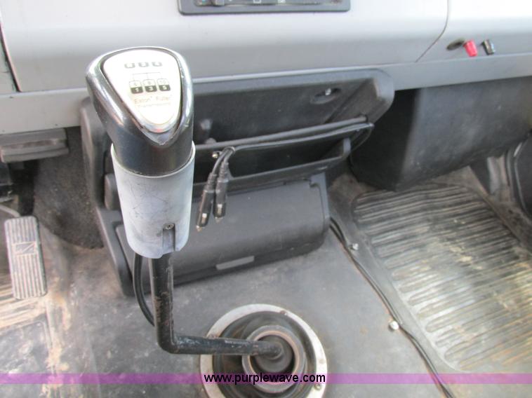 image for item BS9187 1998 Freightliner FL70 semi truck