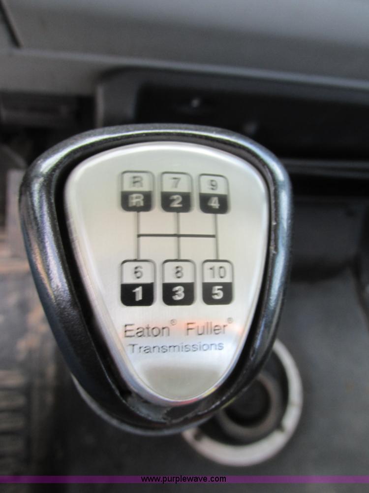 image for item BS9187 1998 Freightliner FL70 semi truck