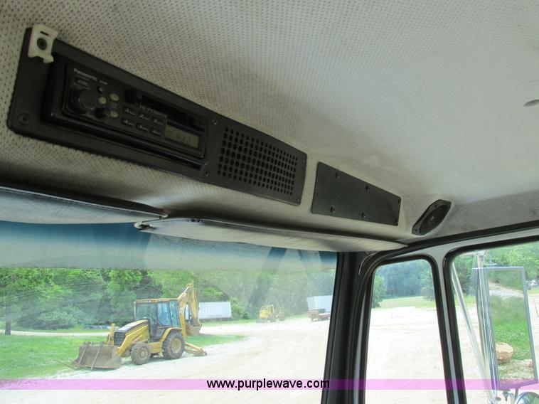 image for item BS9187 1998 Freightliner FL70 semi truck