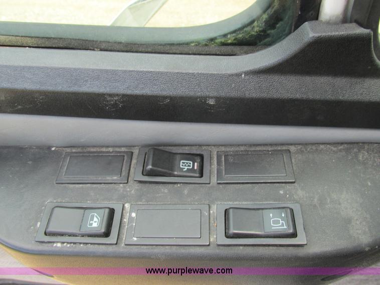 image for item BS9187 1998 Freightliner FL70 semi truck