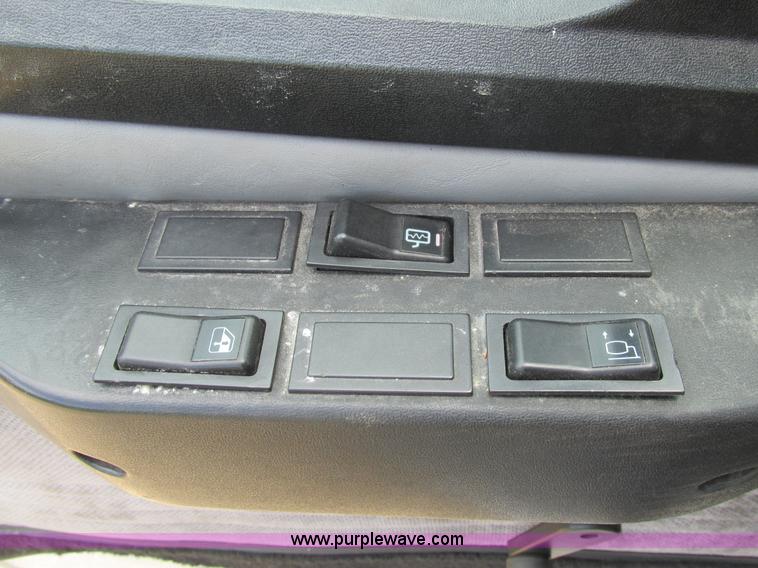 image for item BS9187 1998 Freightliner FL70 semi truck