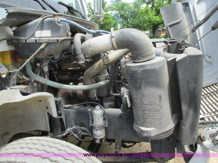 image for item BS9187 1998 Freightliner FL70 semi truck