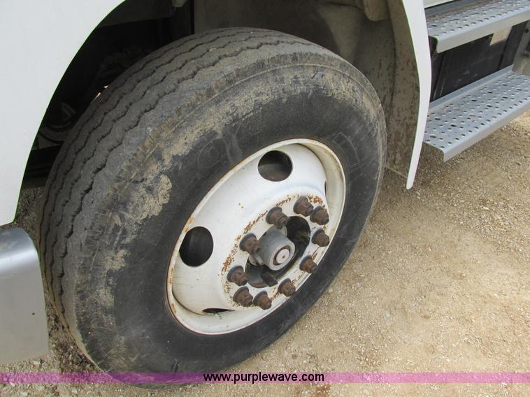 image for item BS9187 1998 Freightliner FL70 semi truck