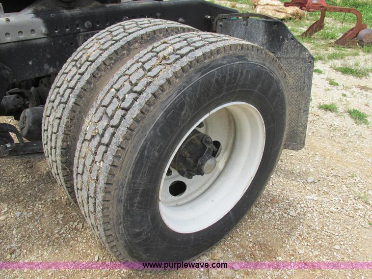 image for item BS9187 1998 Freightliner FL70 semi truck