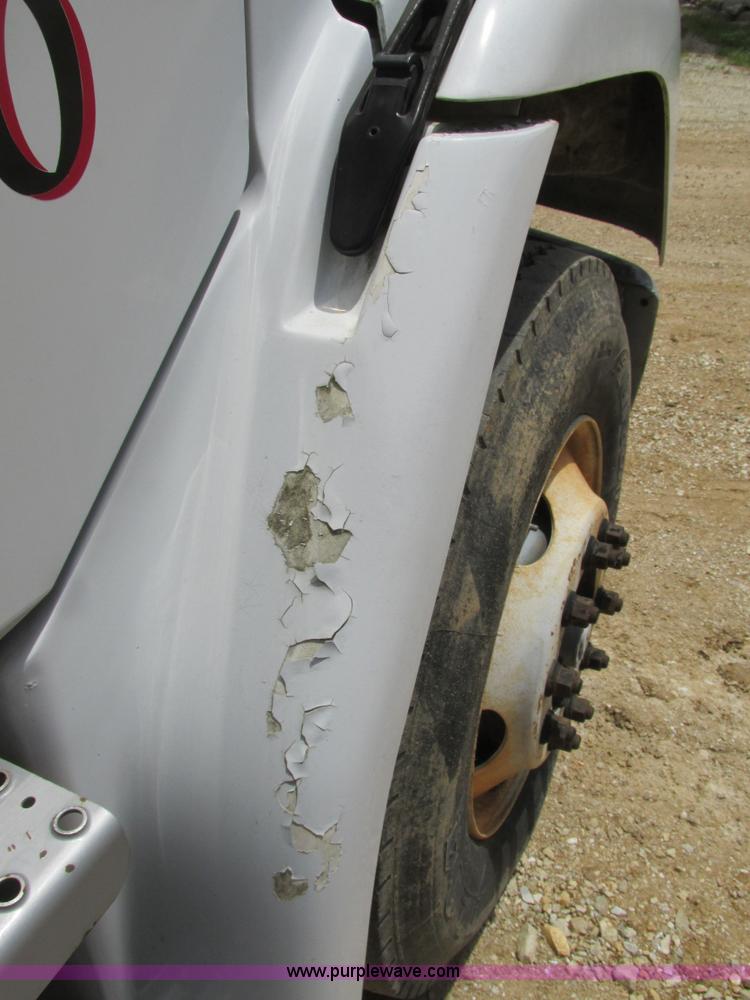 image for item BS9187 1998 Freightliner FL70 semi truck