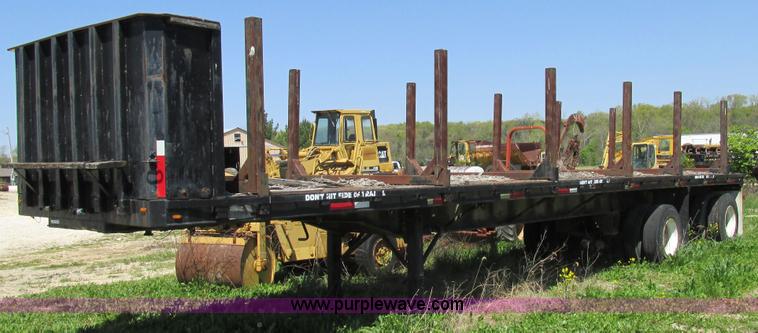 image for item BS9245 1982 Dorsey DGTL-80 flatbed trailer