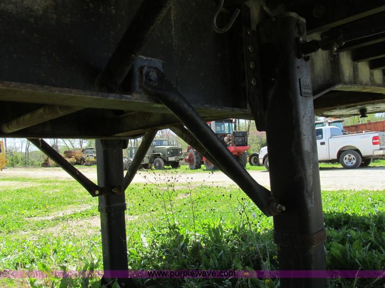 image for item BS9245 1982 Dorsey DGTL-80 flatbed trailer