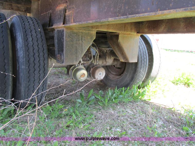 image for item BS9245 1982 Dorsey DGTL-80 flatbed trailer