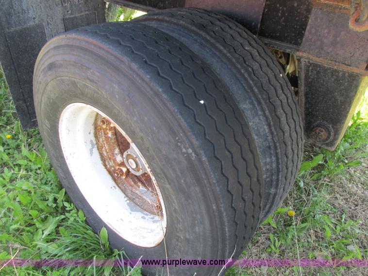 image for item BS9245 1982 Dorsey DGTL-80 flatbed trailer