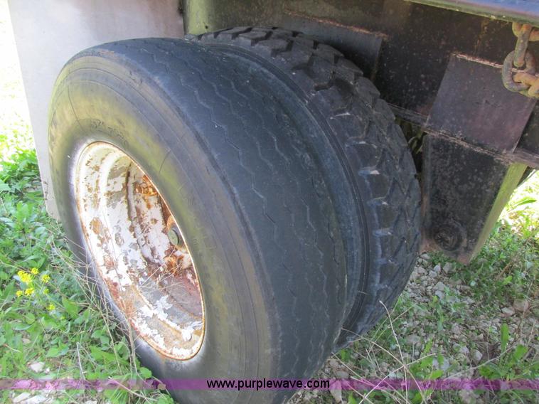 image for item BS9245 1982 Dorsey DGTL-80 flatbed trailer