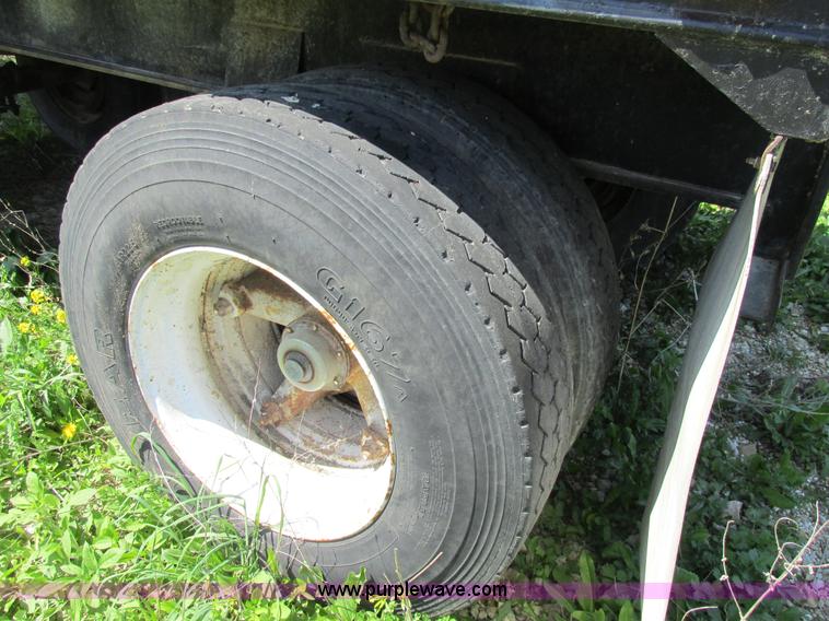 image for item BS9245 1982 Dorsey DGTL-80 flatbed trailer