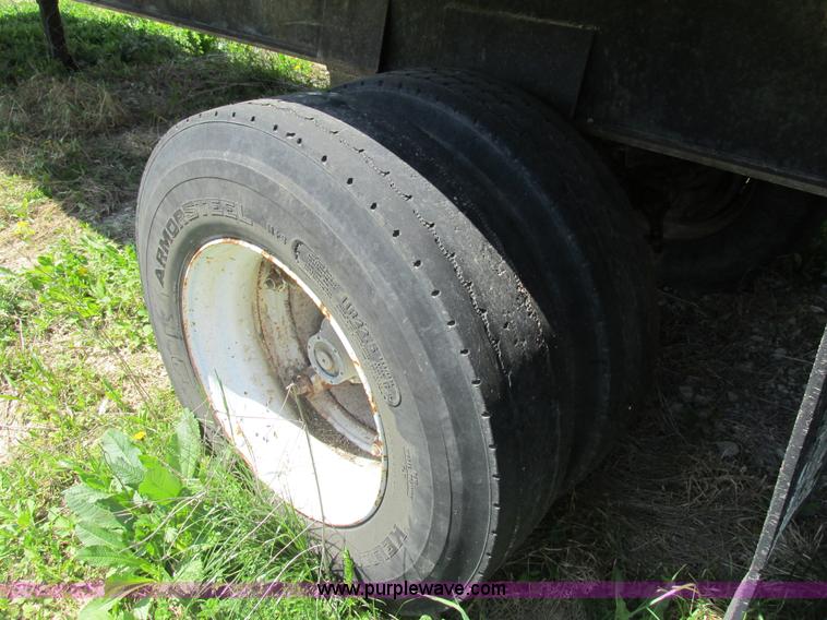 image for item BS9245 1982 Dorsey DGTL-80 flatbed trailer