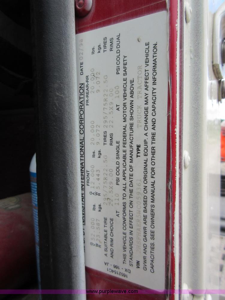 image for item D2493 1998 International 9400 semi truck