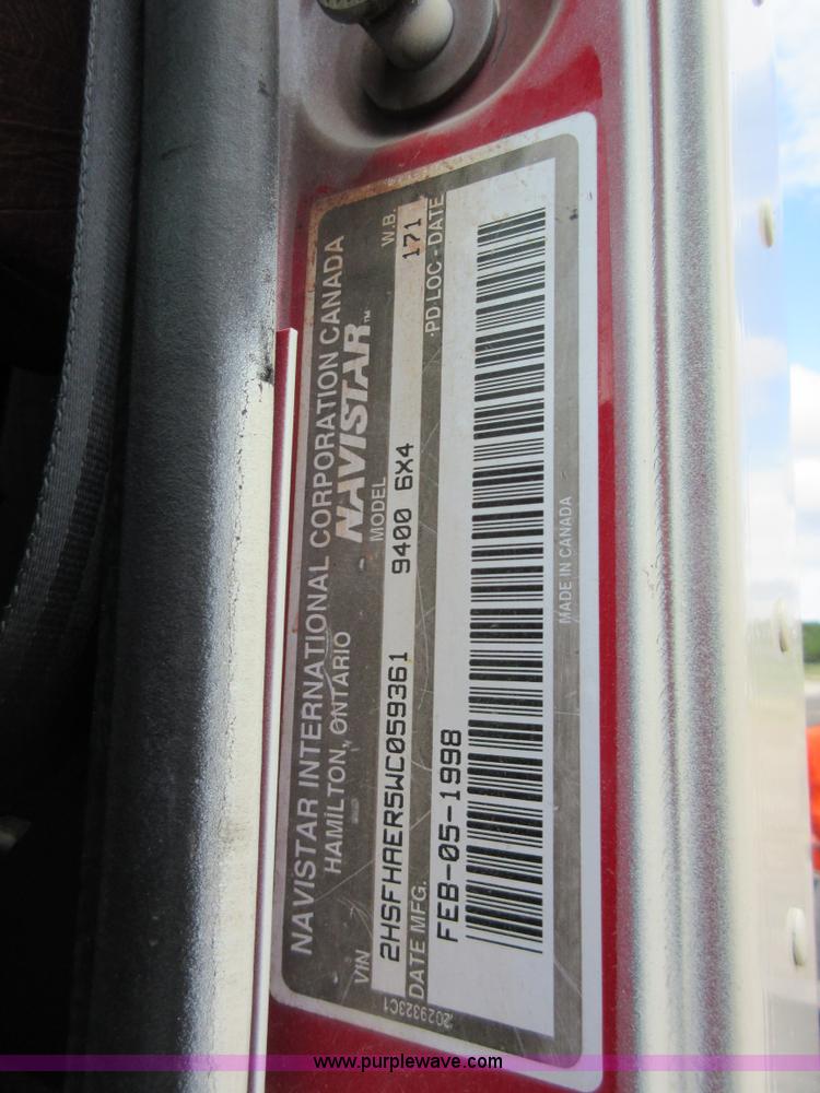 image for item D2493 1998 International 9400 semi truck