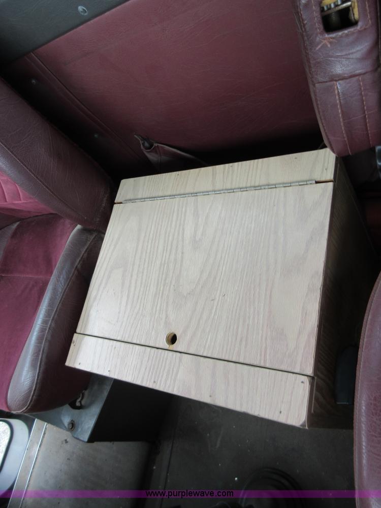 image for item D2493 1998 International 9400 semi truck