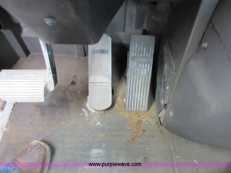 image for item D2493 1998 International 9400 semi truck