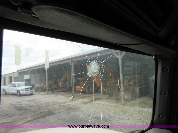 image for item D2493 1998 International 9400 semi truck