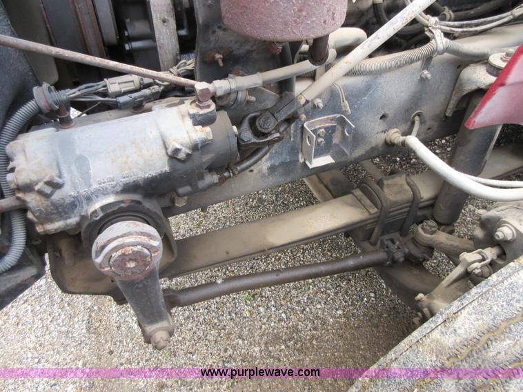 image for item D2493 1998 International 9400 semi truck