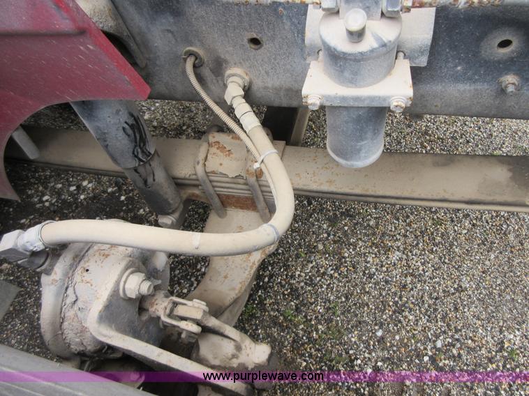 image for item D2493 1998 International 9400 semi truck